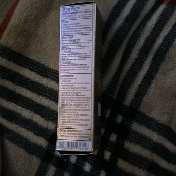 Teint Idole Ultra Wear 225N Long Wear - Picture 2 of 8